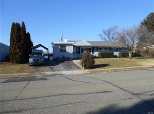 1290 Echo Dr, Whitehall, PA 18052