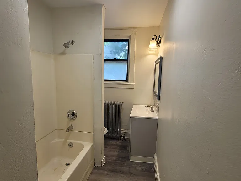723-725 Sherwood Ave #723 — Photo 9