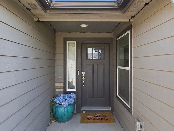 2nd image of 670 SW Wheat Ridge Dr