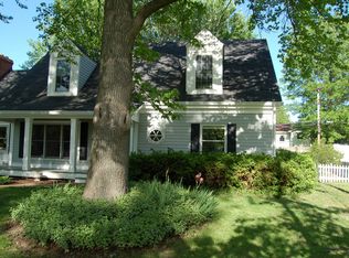 922 Rochdale Dr, Saint Louis, MO 63122