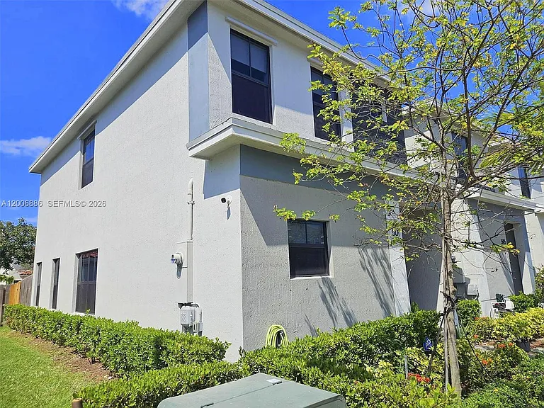501 NE 1st Dr #501 — Photo 2