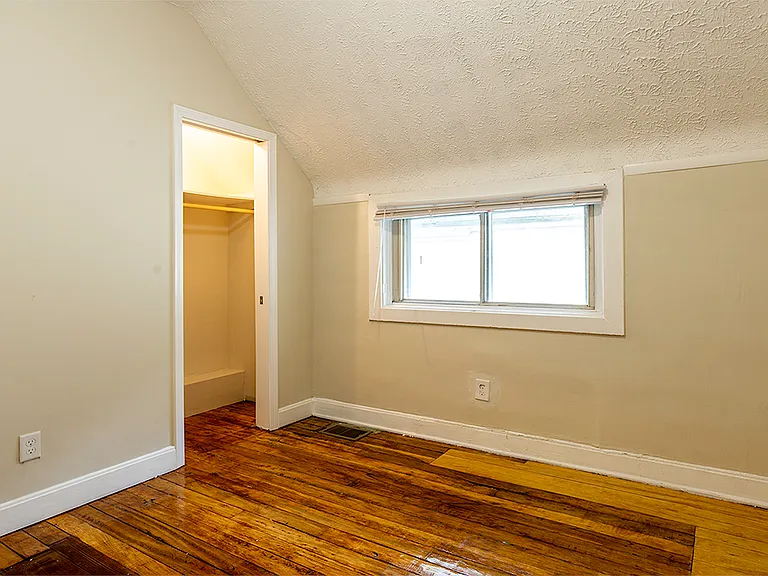 Upstairs bedroom.