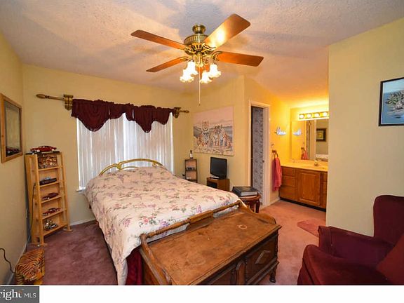 4th image of 155 Lakebridge Dr