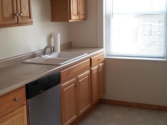 3rd image of 913 Ontario St