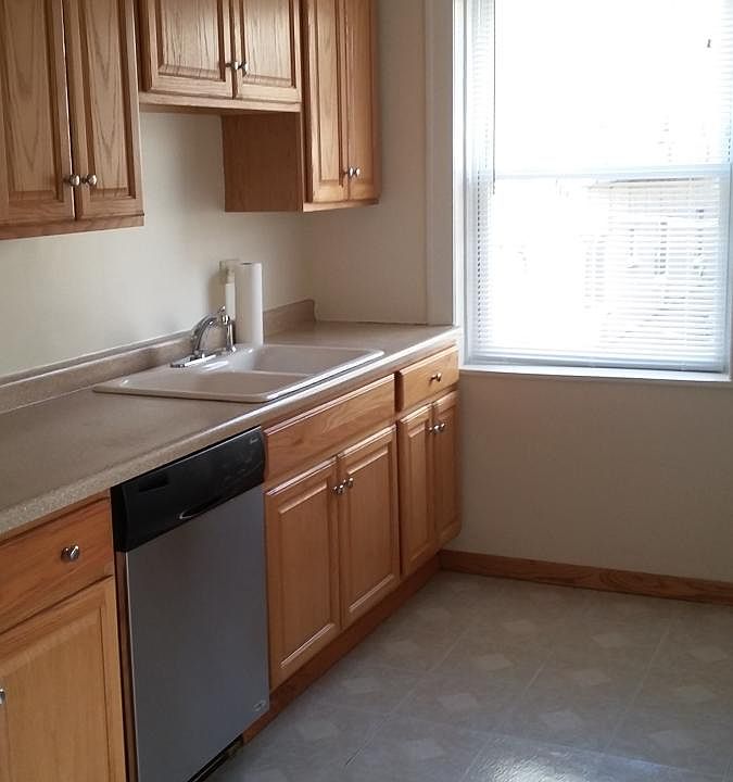 2nd image of 913 Ontario St #2W