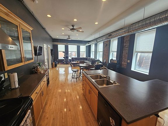 4th image of 419 9th St Suite 301