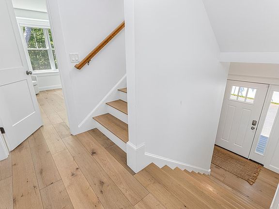 5th image of 423 Seaside Avenue