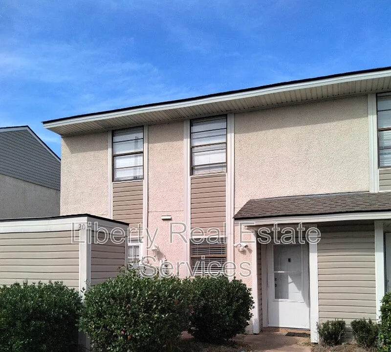 727 S Main St #20