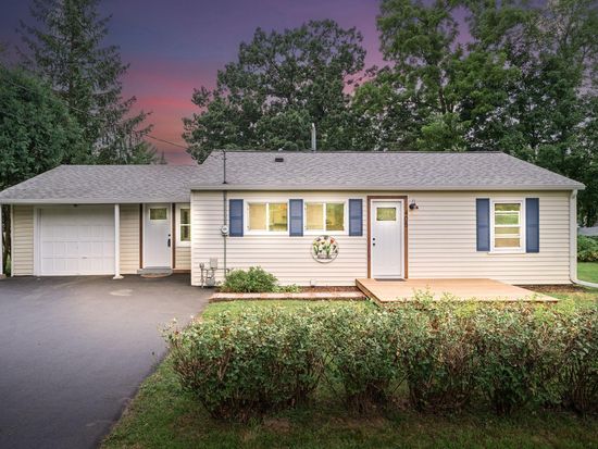 405 Warner Ave S, Willernie, MN 55090