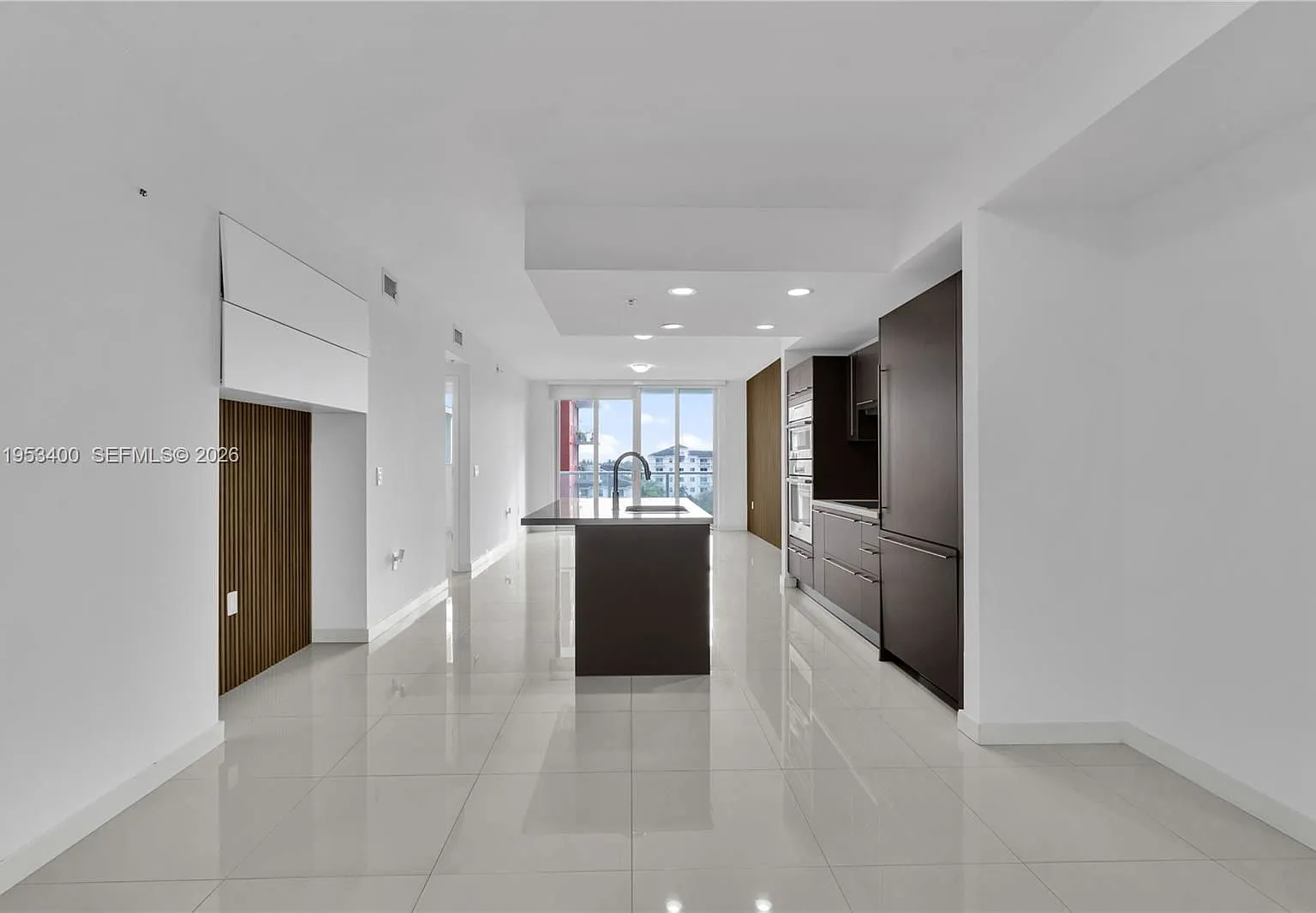 1 bed, 2.0 bath, 989 sqft, $2,600 — Photo 3