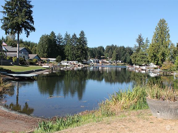 Such a neat little lake! Non-motorized boats only, and it's stocked with fish! The lake meanders around, and actually is much larger than what you see in this shot (this is just one end).>