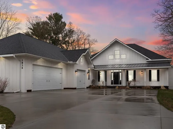 1834 S Lake Mitchell Dr, Cadillac, MI 49601