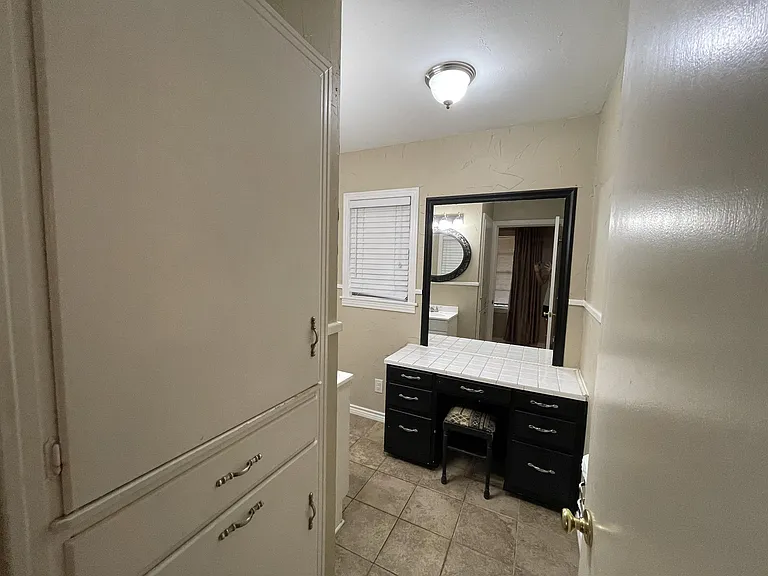 611 E University Dr — Photo 17