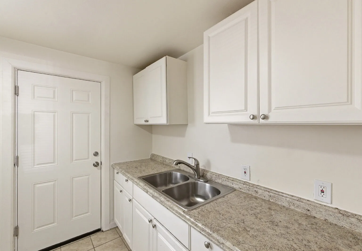 1 bed, 1.0 bath, 500 sqft, $1,050 — Photo 4