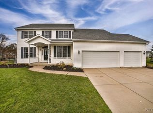 6176 Blossom Ct, East Amherst, NY 14051