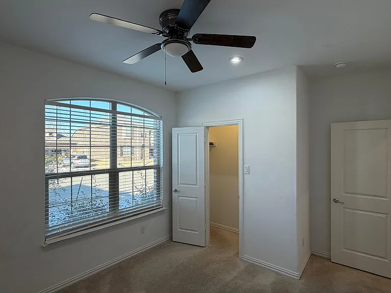 2521 Birchcrest Dr — Photo 7