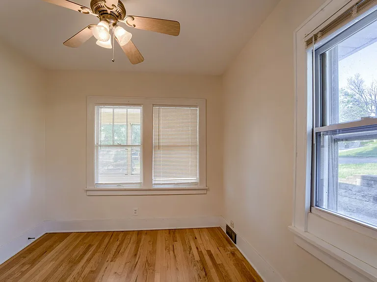 5540 Pine St — Photo 12
