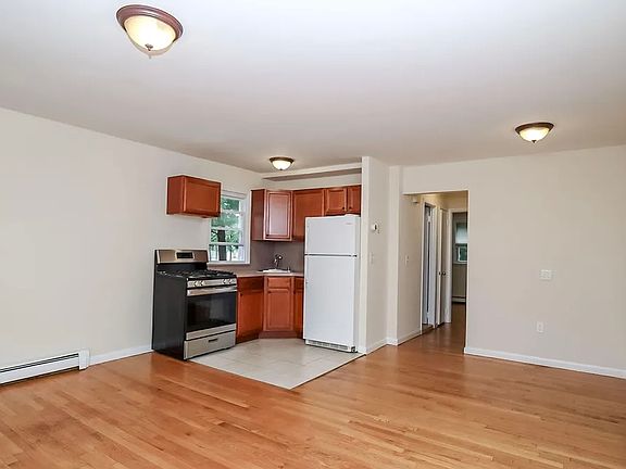 5th image of 68 Eldridge Ave #1