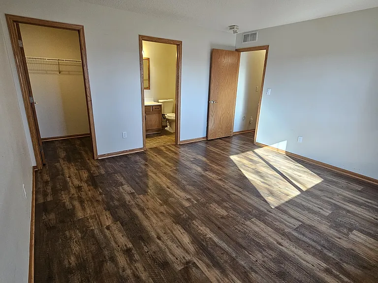 838 3rd St NE — Photo 37