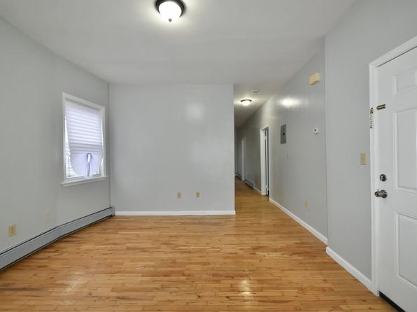 659 S 17th St Floor 2