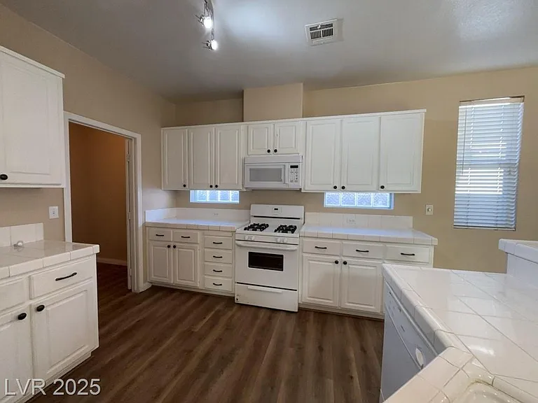 1725 Buttermilk Dr — Photo 13