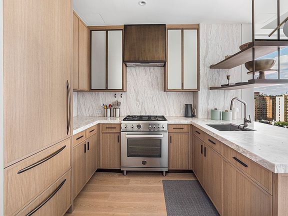 5th image of 214 W 72nd St APT 16