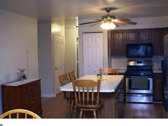 3rd image of 913 Waterlilly Ln