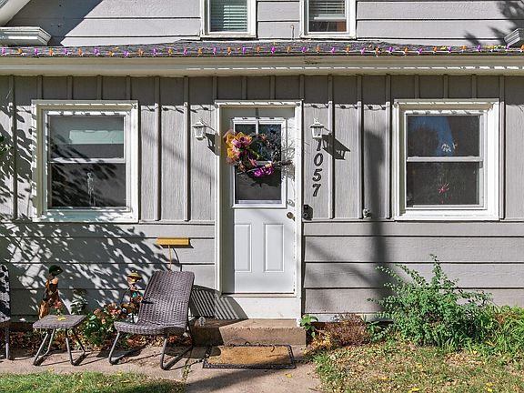 3rd image of 1057 Winslow Ave