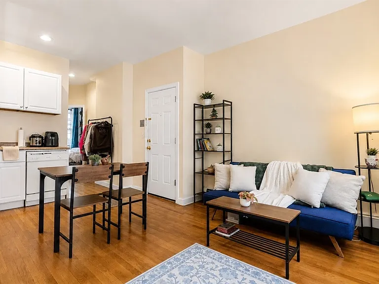 28 Phillips St #A — Photo 4
