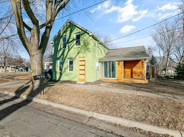 471 1st St N, Winsted, MN 55395