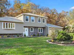 19 Jennifer Ln, Old Bridge, NJ 08857