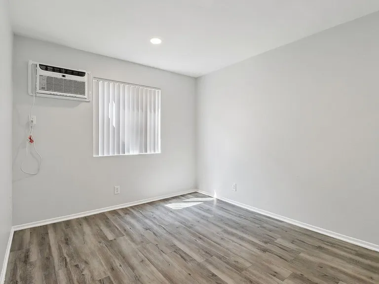 311 South New Hampshire Avenue — Photo 10