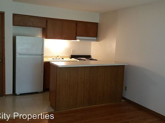 2nd image of 1441 N Franklin Pl APT 05