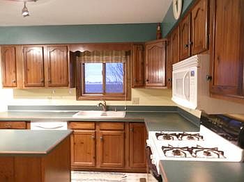 Lots of cabinets in the kitchen