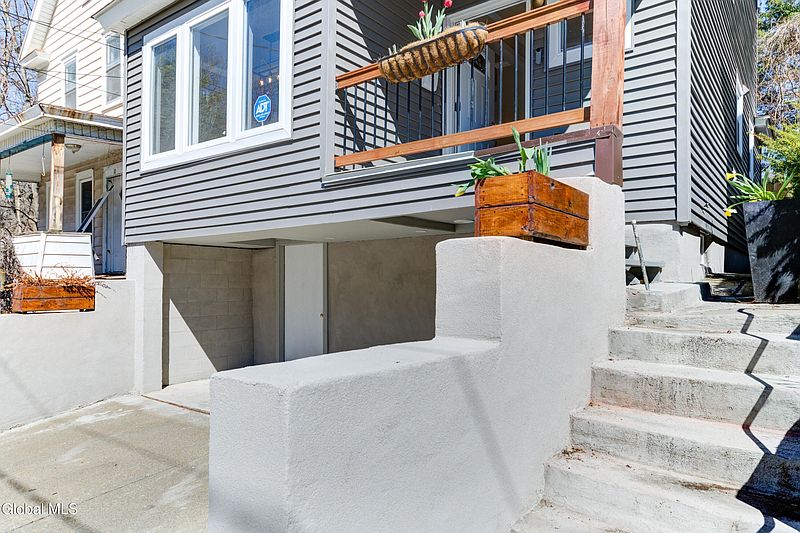 4th image of 8 Sheldon Street