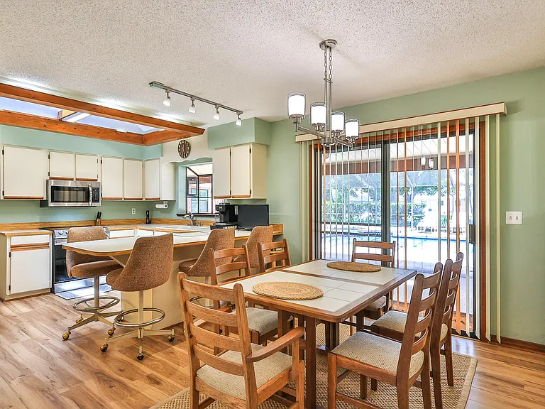 1807 Lindbergh Ln — Photo 11