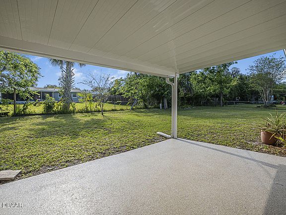 4th image of 2120 Queen Palm Dr