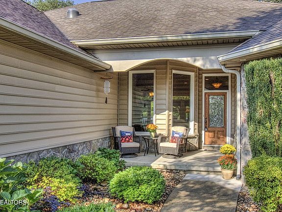 3rd image of 210 Saligugi Cir