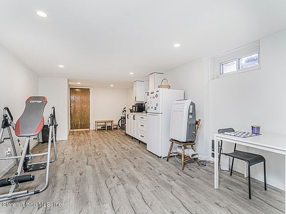 4th image of 124 Van Cortlandt Ave