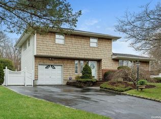 6 Oakside Rd, Smithtown, NY 11787