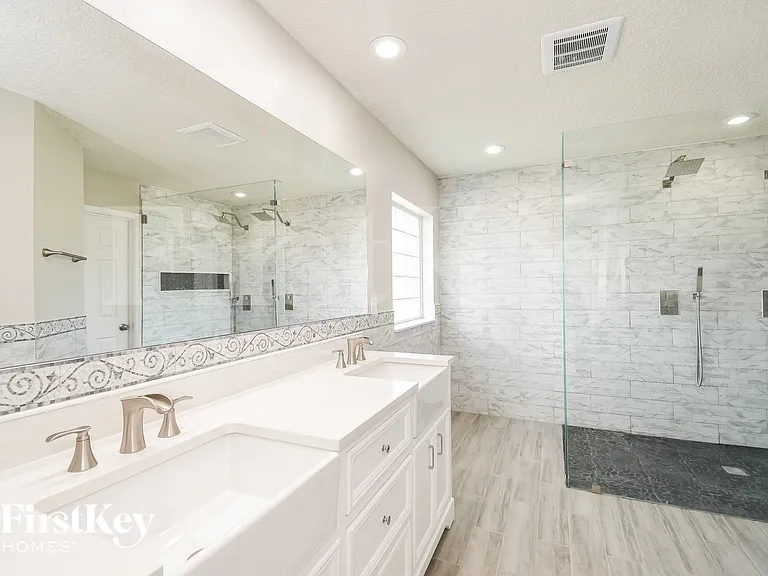 2402 Bentshire Dr — Photo 10