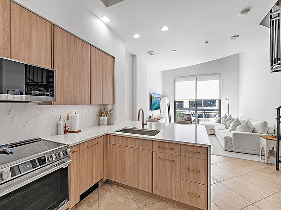 2nd image of 801 S Olive Ave Unit 224