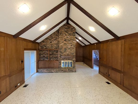 3rd image of 2311 Lakeside Dr