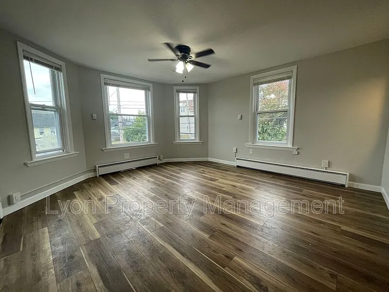Building Photo - 412 Elm St #2F