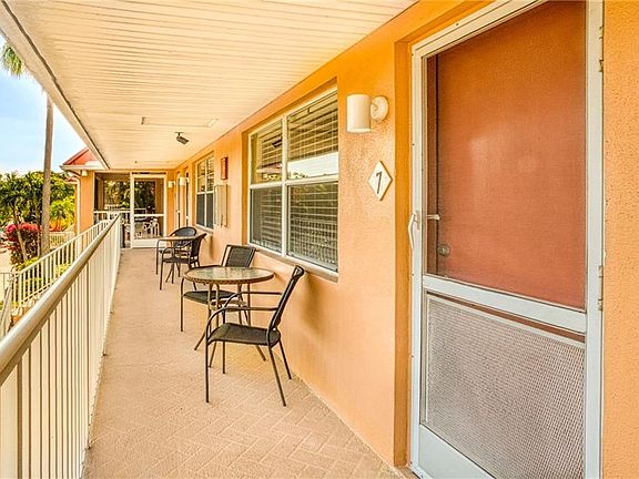 5th image of 805 E Gulf Dr Unit 7C