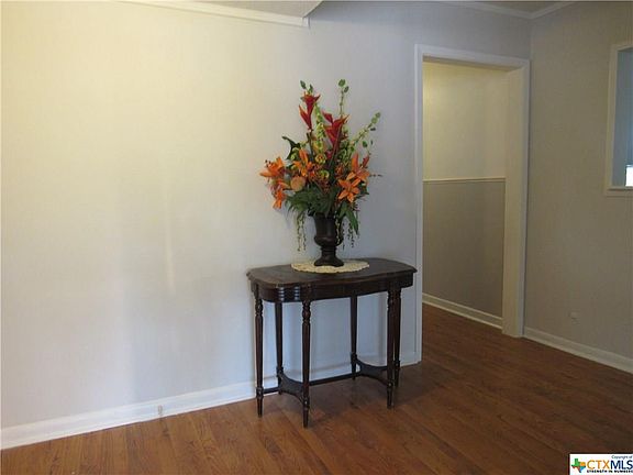 3rd image of 307 Crystal Dr