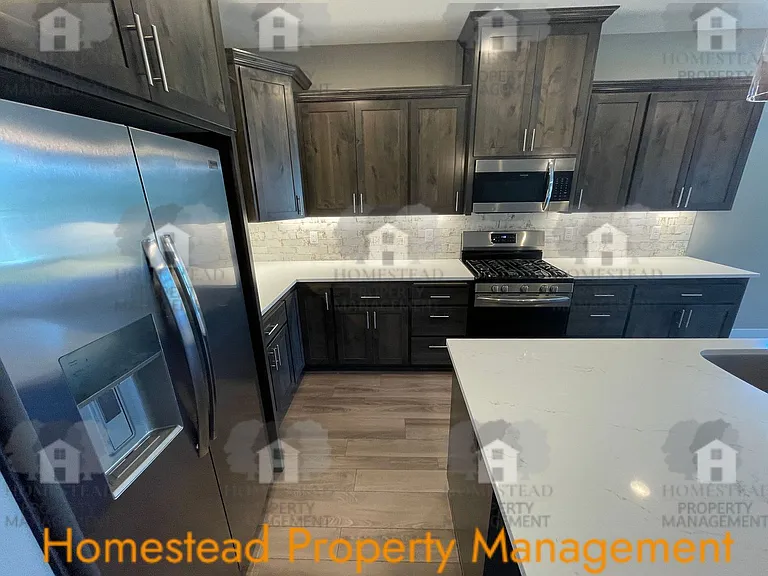 463 NE Cedar St — Photo 10