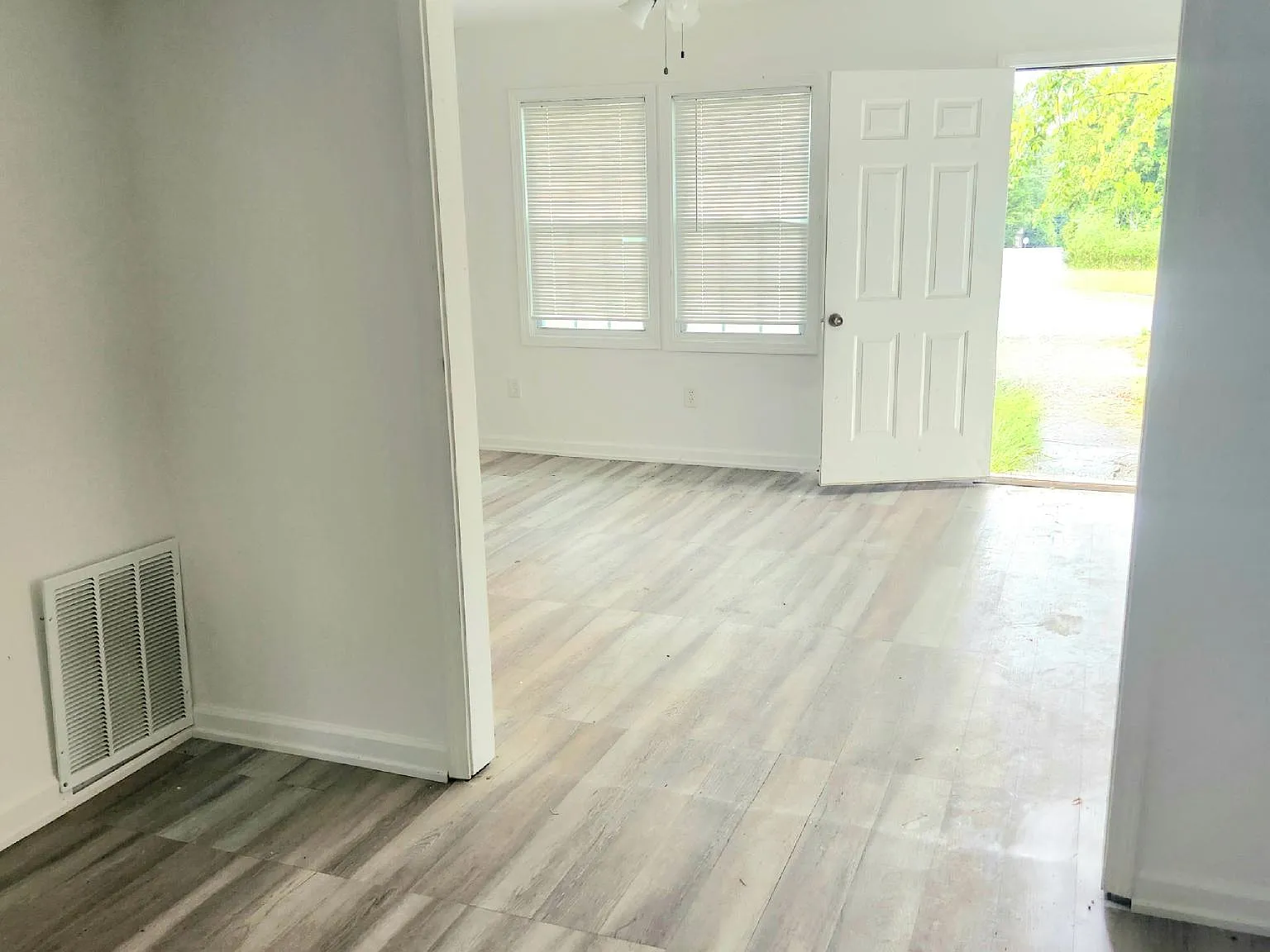 347 Grant Ave — Photo 4