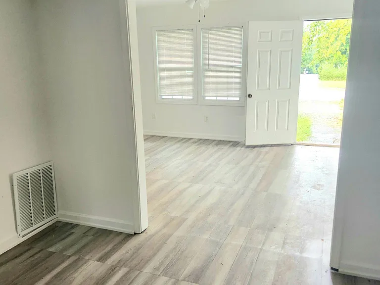347 Grant Ave #1 — Photo 4