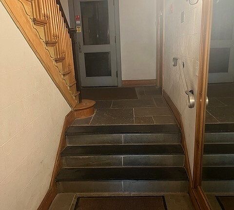 3rd image of 101 Carpenter Ln